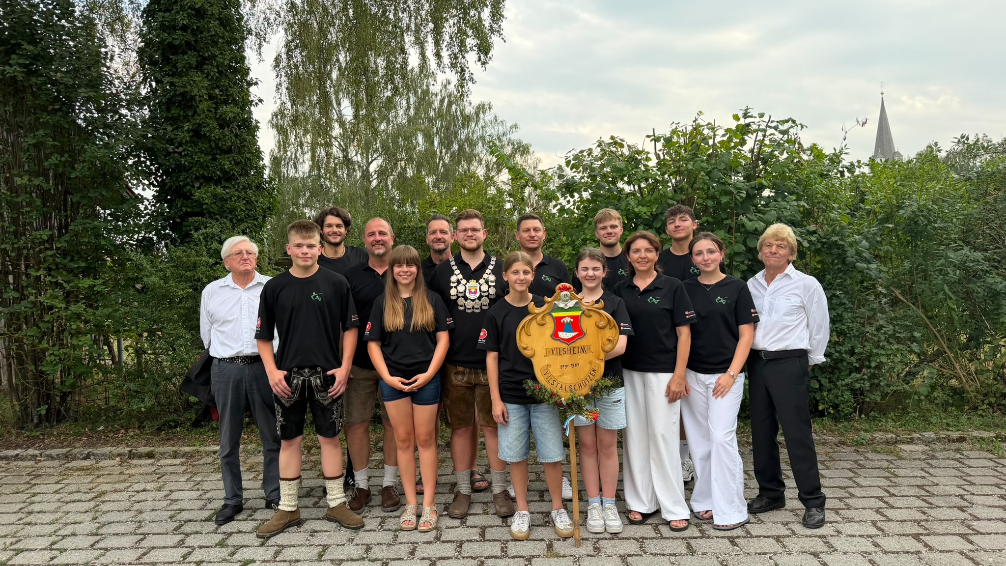 Die Vilstalschützen Vilsheim beim Einzug zum Bürgerfest